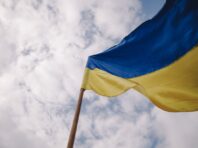 ГУР встановило прапор України на тимчасово окупованій Кінбурнській косі (відео)