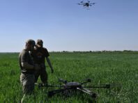 Прикордонники розбомбили укриття окупантів у Серебрянському лісі та показали ефектне відео