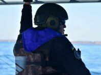 “Привітали” окупантів. Бійці ВМС вразили позиції росіян на Кінбурнській косі