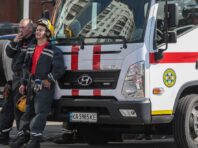 У Києві через падіння уламків дронів виникла пожежа