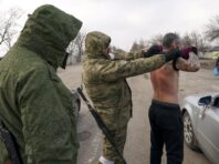Російським солдатам дозволили вибіркові перевірки цивільного населення на ТОТ