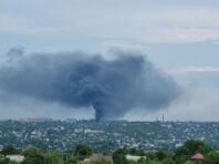 В окупованому Луганську та Макіївці повідомляють про прильоти (відео)