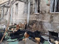 РФ вночі обстріляла центр Херсона: під ударом житлові висотки та виш (фото)