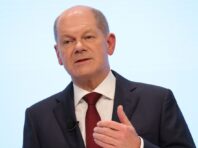 Шольц готовий поговорити з Путіним, якщо “вважатиме момент відповідним”