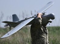 В Мурманській області РФ жаліються на атаку дронів, там знаходиться аеродром “Оленья”