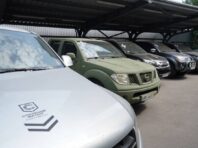 Мілітарна ініціатива “Сталевий фронт” Ахметова передала СБУ пікапи на 4,8 млн грн
