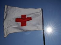 Росіяни обстріляли вантажівку Червоного Хреста, є загиблі