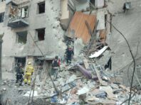 Понад 10 КАБів, руйнування в трьох районах і поранені. Що відомо про удар РФ по Запоріжжю