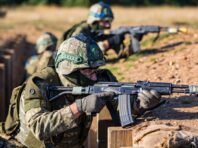 У Генштабі показали, як бійці ЗСУ у Британії навчаються штурмувати траншеї противника