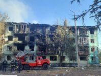 Окупанти вдарили по будинках у Добропіллі, почались пожежі, сім поранених