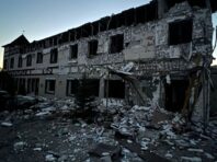 Окупанти вдарили по готелю у Слов’янську: є поранений (фото)