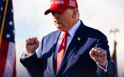 Трамп стверджує, що не зупиняв допомогу для України