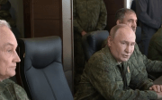 Путін слідкує за навчаннями