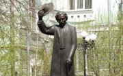 Вандали-нацисти зіпсували відомий пам'ятник у Києві: обурливі світлини