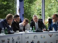 Мирні переговори по Україні активізувались після погроз Кремля посилити позицію