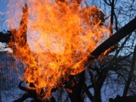 Обстріл Запоріжжя 31 грудня – пожежі після атаки, тривога триває кілька годин