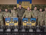 Кличко у Новий рік передав допомогу військовим на передовій
