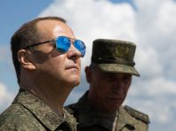 Медведєв коментує дії США у Венесуелі та погрожує Україні