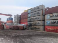 Обстріл Чорноморська 15 січня – Росія пошкодила цивільне судно та контейнери, фото