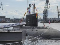 Підводний човен РФ застряг у порту після атаки СБУ (фото)